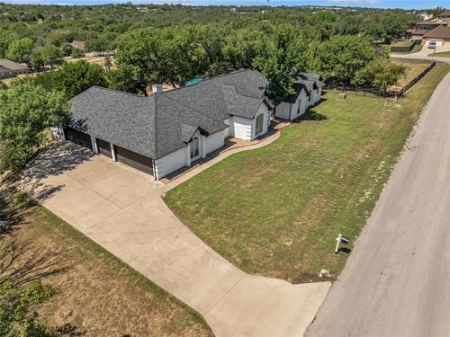311 Diamond Oaks Dr, Hudson Oaks, TX, 76087-8847 | Card Image