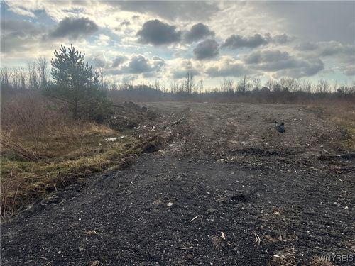 10445 County Rd, Clarence, NY, 14031-1086 | Card Image