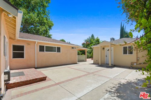 15428 Camarillo St, Sherman Oaks, CA, 91403-1039 | Card Image