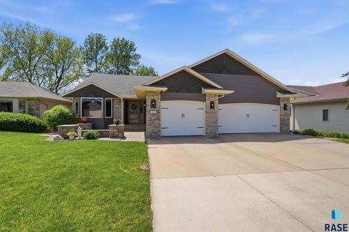 1401 N Pikes Peak Cir, Sioux Falls, SD, 57110-5712 | Card Image
