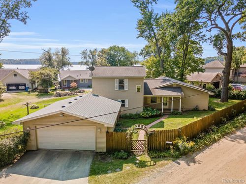5420 Joslin Lake Dr, Gregory, MI, 48137-9748 | Card Image