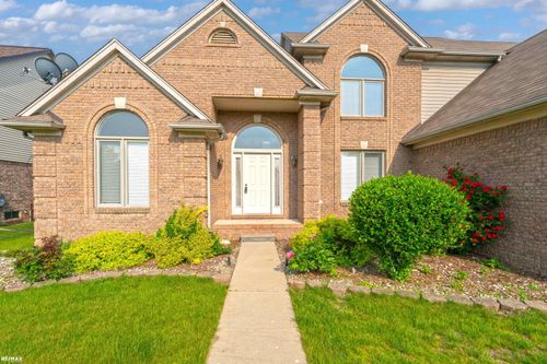 45259 Yorkshire Dr, Macomb, MI, 48044-5795 | Card Image