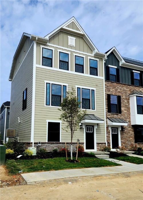 111 Hollow Oak Dr, Coraopolis, PA, 15108 | Card Image