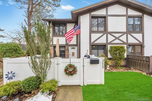 211 Birchwood Rd, Medford, NY, 11763-1244 | Card Image