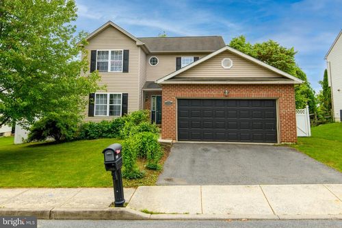 1200 Vera Dr, EASTON, PA, 18040-5825 | Card Image