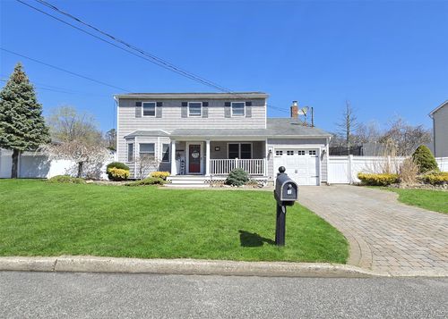 15 Brush Hollow Rd, Holbrook, NY, 11741-3601 | Card Image