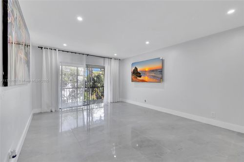 apt-2026-2271 Ne 68th St, Fort Lauderdale, FL, 33308-1217 | Card Image