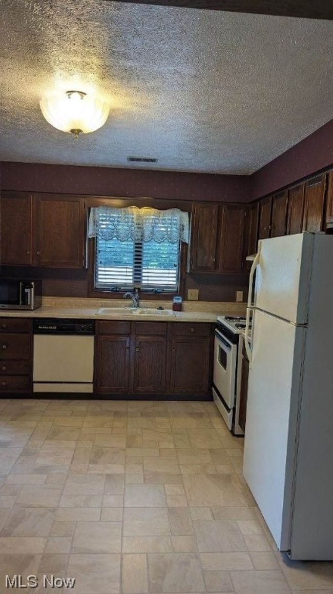 Kitchen | Image 6