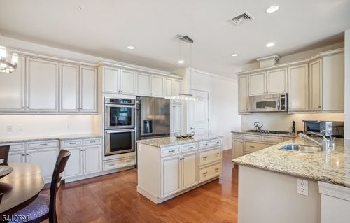 201 Metzger Dr, West Orange, NJ, 07052-6620 | Card Image