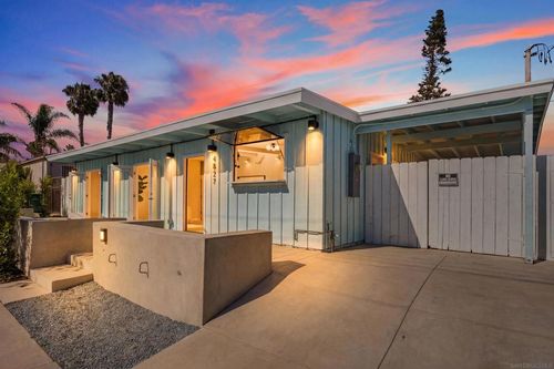 4827 Bayard St, San Diego, CA, 92109-2525 | Card Image