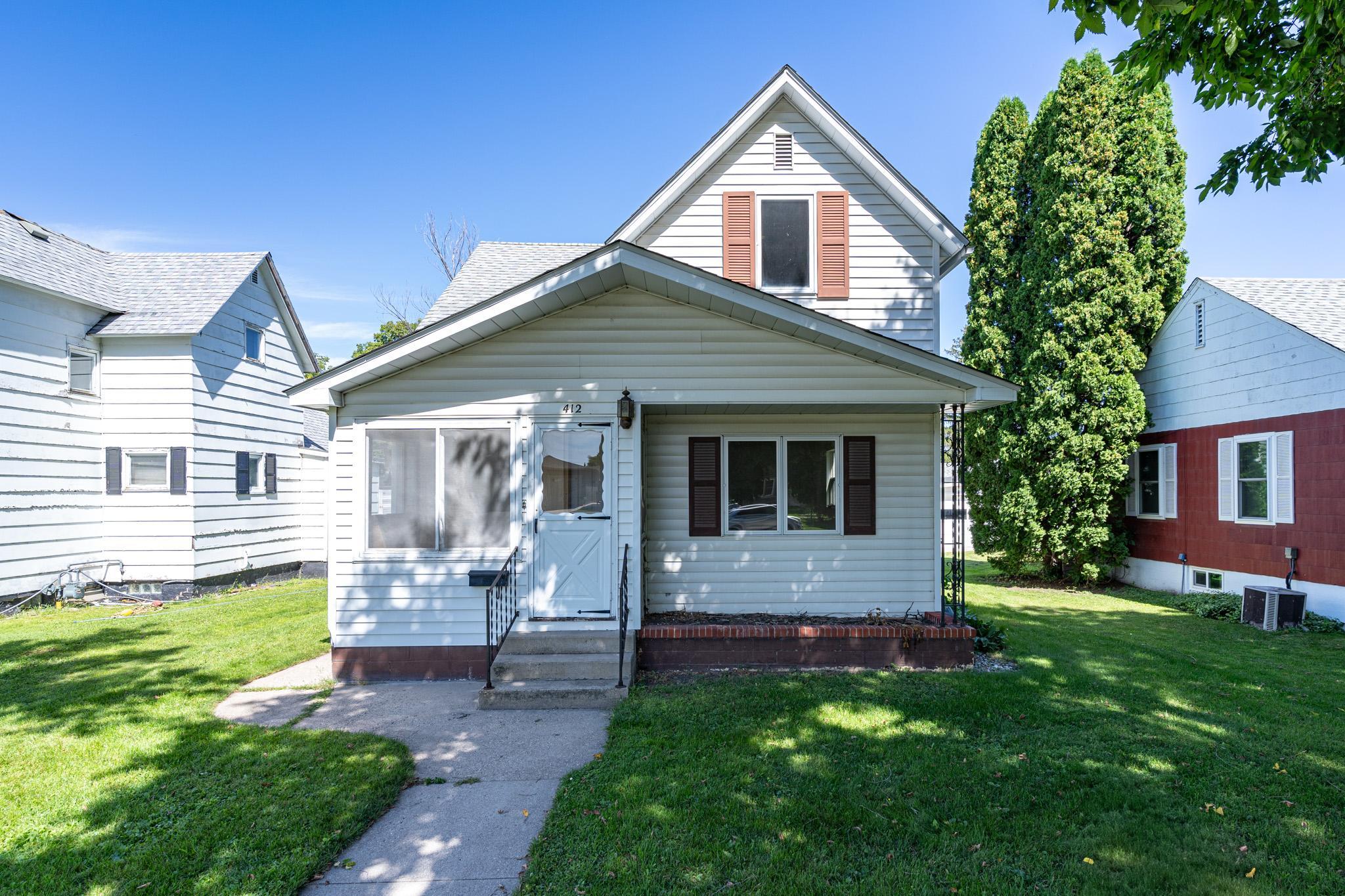 Stuart Ave, Crookston, MN 56716