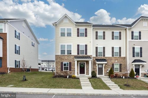 611 Holywell Dr, MALVERN, PA, 19355-0327 | Card Image