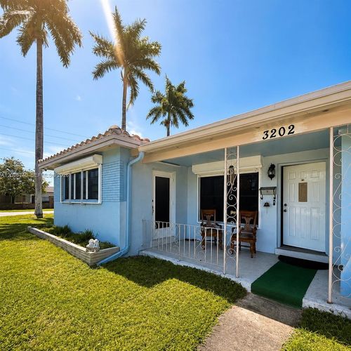 3202 Pierce St, Hollywood, FL, 33021-6134 | Card Image