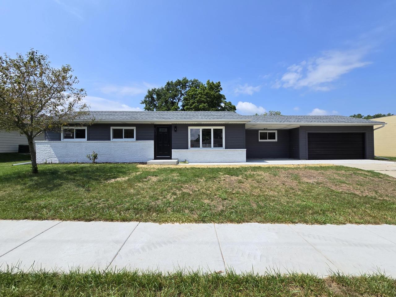 Harker Ave, Hartford, WI 53027