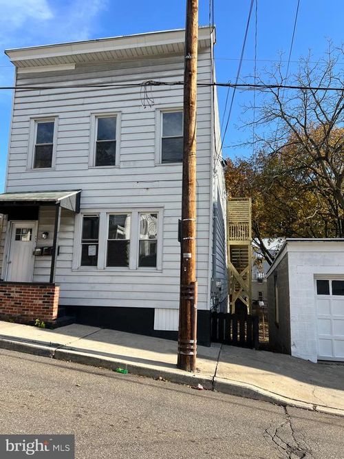 533 E Market St, POTTSVILLE, PA, 17901-0009 | Card Image