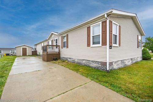 8137 Churchill St, Northville, MI, 48167-8658 | Card Image