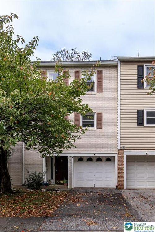 8315 Countryside Ln, FOGELSVILLE, PA, 18051-1506 | Card Image