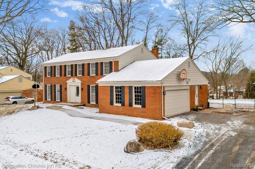 4970 Hardwoods Dr, West Bloomfield, MI, 48323-2642 | Card Image