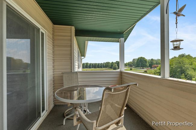 UNIT-32 - 5869 Crosswinds Dr, Condo with 2 bedrooms, 2 bathrooms and null parking in Norton Shores MI | Image 21