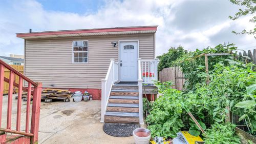 611 N Indiana Ave, Atlantic City, NJ, 08401-2107 | Card Image