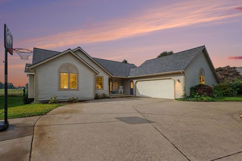 10068 Holiday Dr, Zeeland, MI, 49464-1070 | Card Image
