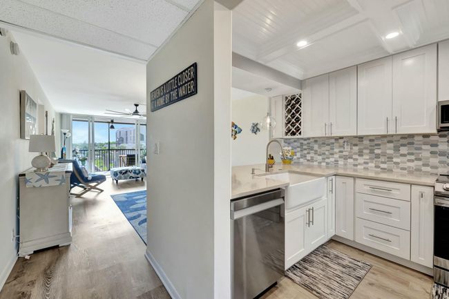 UNIT-402 - 15 Royal Palm Way, Condo with 2 bedrooms, 2 bathrooms and null parking in Boca Raton FL | Image 7