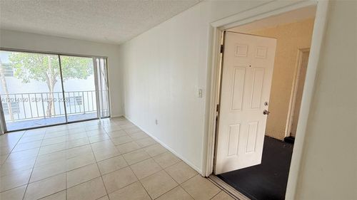 203-415 Executive Center Dr, West Palm Beach, FL, 33401-2947 | Card Image