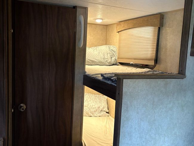 Twin bunk bed inside RV | Image 8