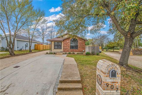 907 W 16th St, Bryan, TX, 77803-1682 | Card Image