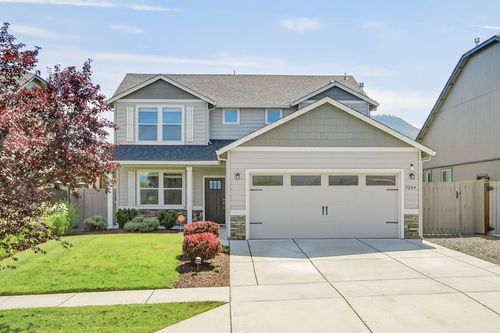 3244 Cheltenham Way, Medford, OR, 97504-9194 | Card Image