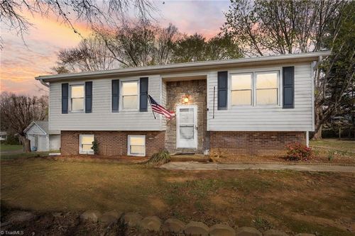 663 Mcbride Rd, Mount Airy, NC, 27030-8292 | Card Image