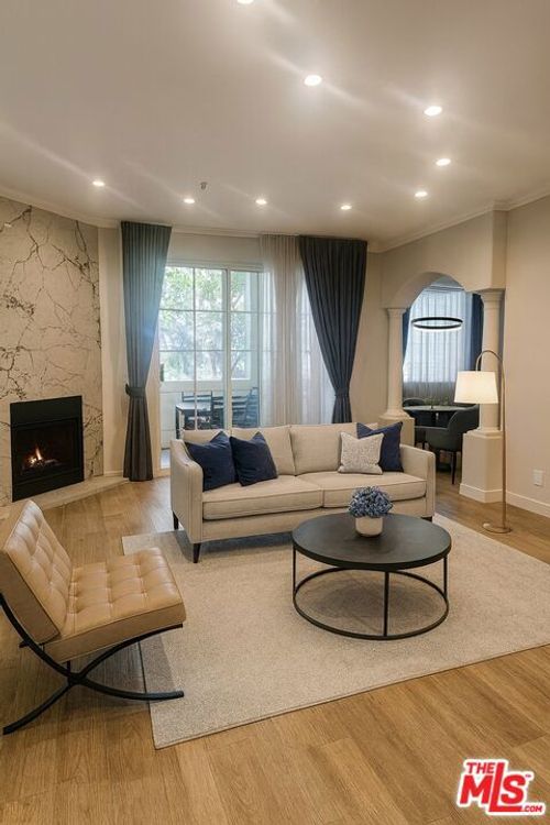 unit-307-7218 Hillside Ave, Los Angeles, CA, 90046-2396 | Card Image