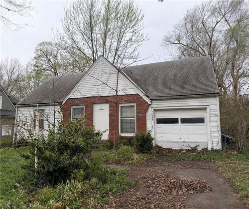 7708 Grand Ave, Kansas City, MO, 64114-1932 | Card Image