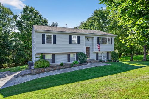 3 Stanford Dr, Highland Mills, NY, 10930-2622 | Card Image