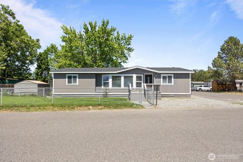 6750 Desert View Dr, West Richland, WA, 99353-9757 | Card Image