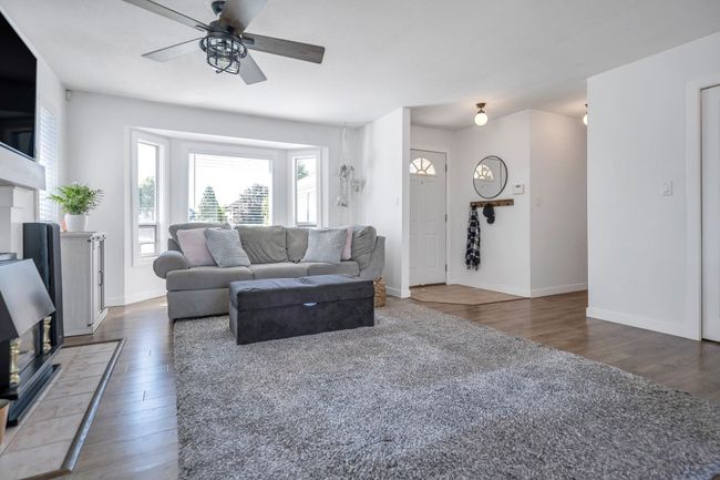 34775 4 Avenue, House other with 3 bedrooms, 1 bathrooms and 6 parking in Abbotsford BC | Image 3