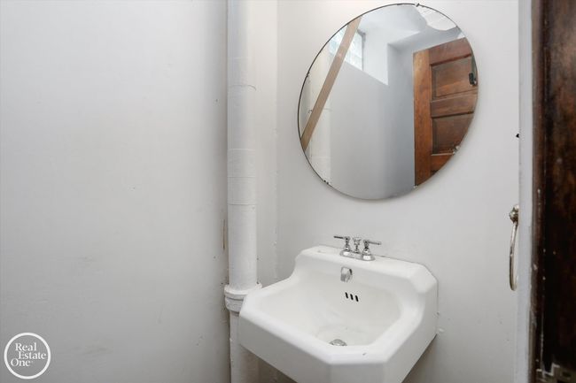 Basement Lav | Image 34