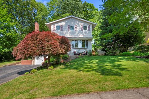 29 Ravenwood Dr, Kings Park, NY, 11754-2939 | Card Image
