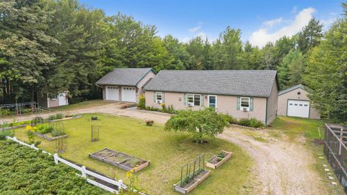 44 Juniper Ridge Rd, Sanbornville, NH, 03872-4056 | Card Image