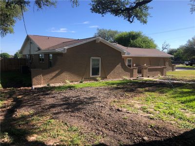 400 W Soyars Avenue, House other with 3 bedrooms, 2 bathrooms and 2 parking in Orange Grove TX | Image 2