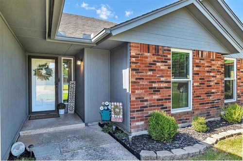 10208 Bradford Way, Yukon, OK, 73099 | Card Image