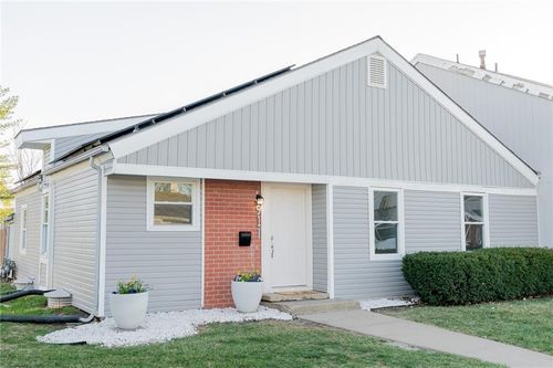 911 Se Hampton Ct, Lee's Summit, MO, 64063-4346 | Card Image