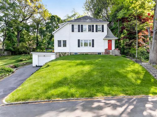 260 Shoreward Dr, Great Neck, NY, 11021-2738 | Card Image