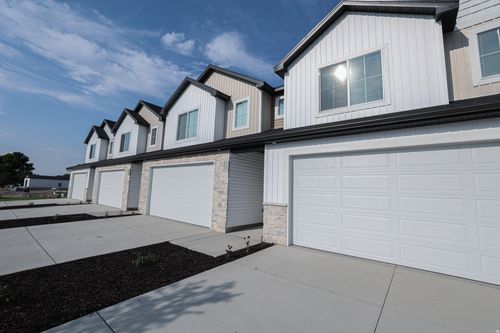 667 N 300 W, Smithfield, UT, 84335-1856 | Card Image