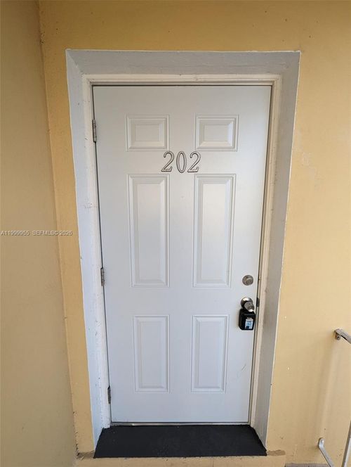 e202-7360 Sw 82nd St, Miami, FL, 33143-7432 | Card Image