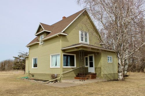 16907 130th Ave Nw, Thief River Falls, MN, 56701-7949 | Card Image