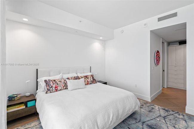 APT-1602 - 5775 Collins Ave, Condo with 2 bedrooms, 3 bathrooms and null parking in Miami Beach FL | Image 54