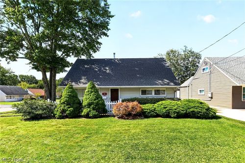 214 Oak Knoll St, Niles, OH, 44446-3722 | Card Image