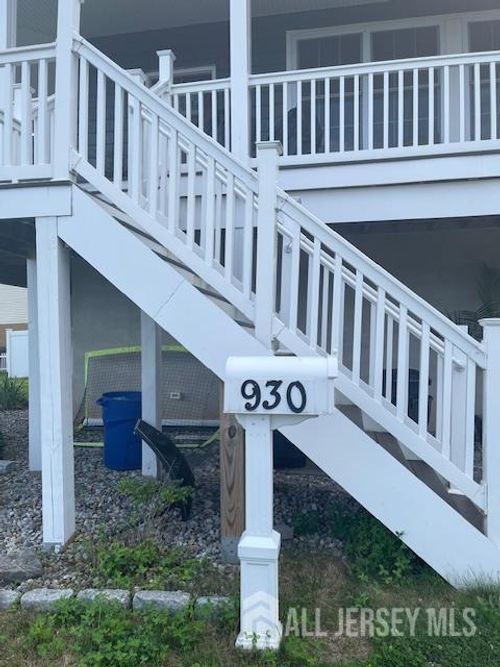 930 Center St, Union Beach, NJ, 07735-2820 | Card Image