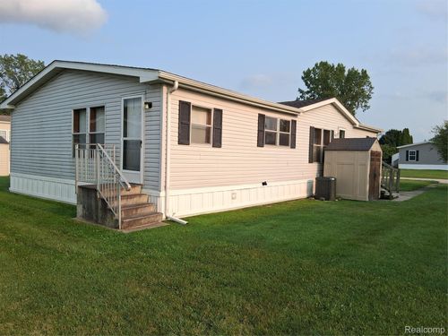 29142 Rosewood Rd, Flat Rock, MI, 48134-9600 | Card Image
